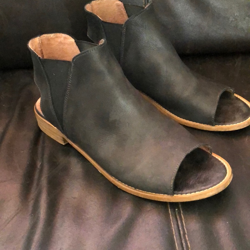 Leather sandal